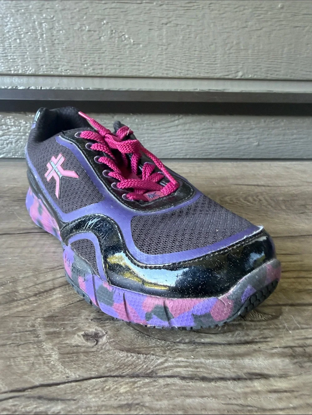 KURU Carrera Women’s Black and Purple Athletic Shoes with Pink Laces size 7.5